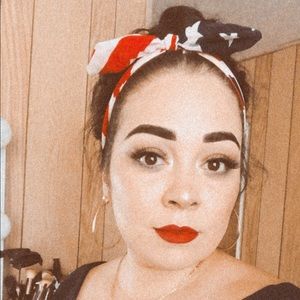 Meet your Posher, Leslie